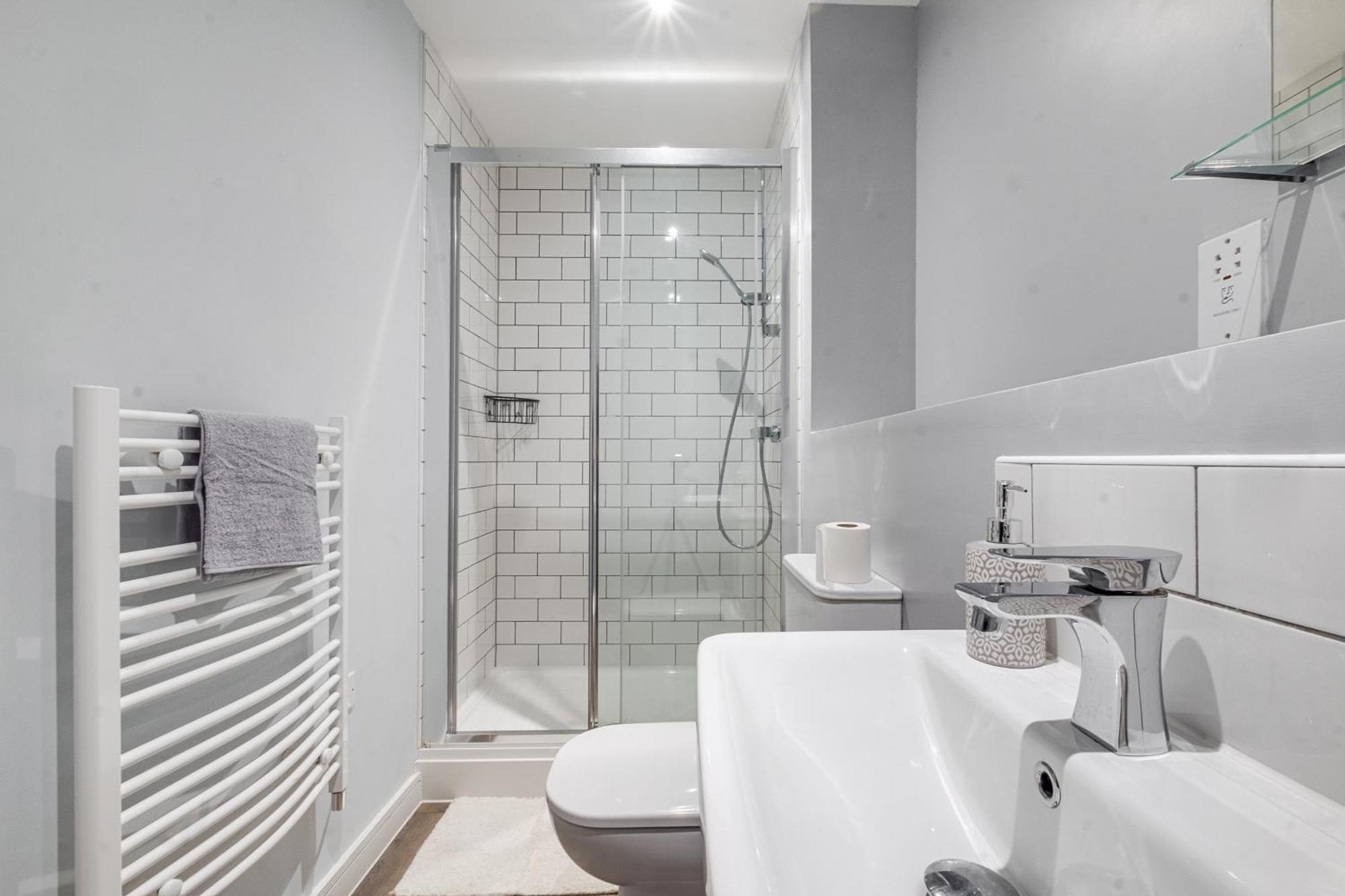 City Centre Emerald Escape - Sleeps-6, 2Beds & 2Baths , Netflix , Free Internet Birmingam Exterior foto