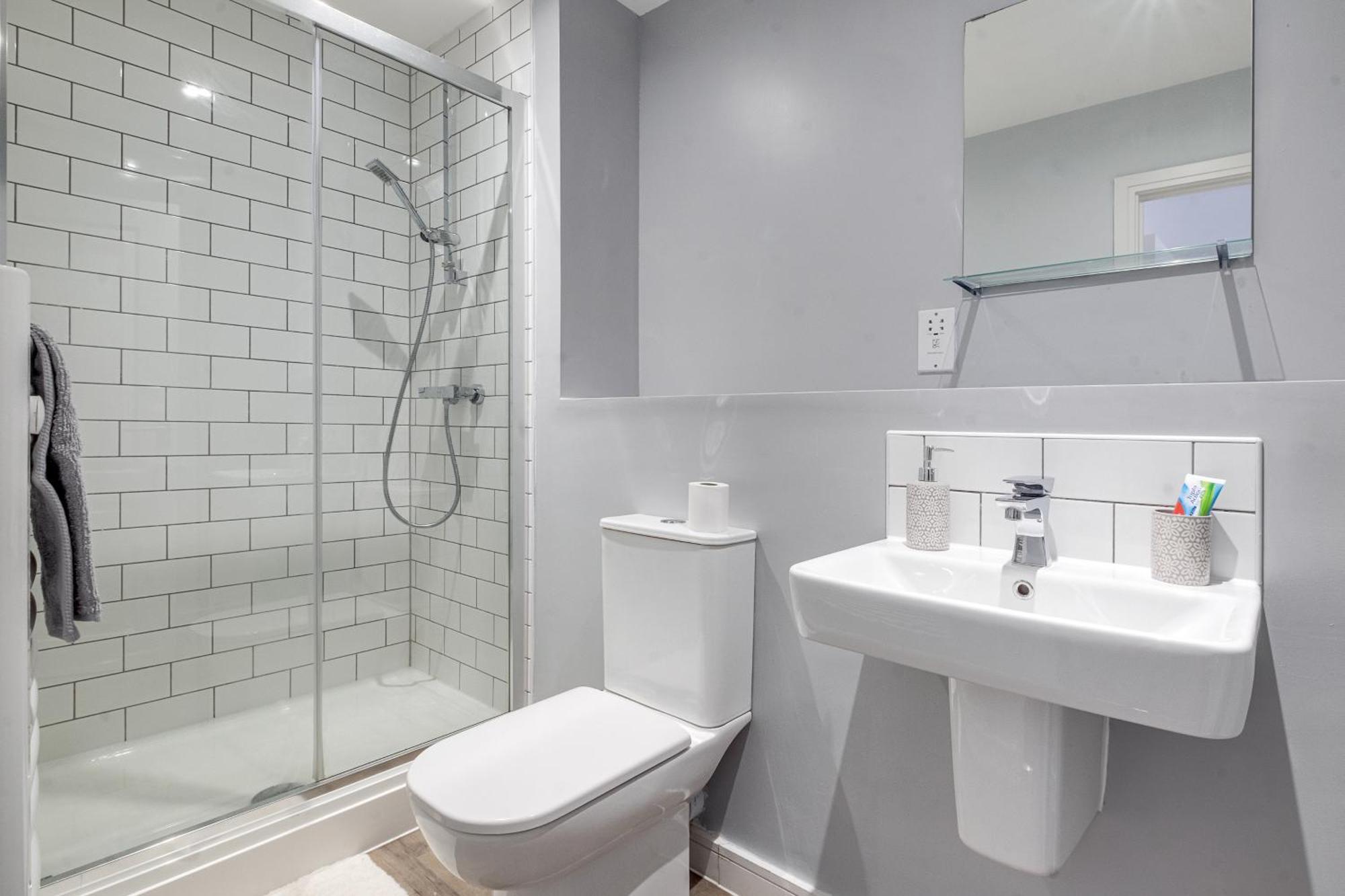 City Centre Emerald Escape - Sleeps-6, 2Beds & 2Baths , Netflix , Free Internet Birmingam Exterior foto