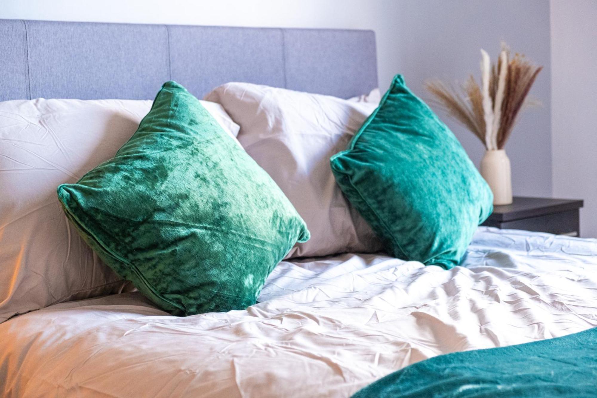 City Centre Emerald Escape - Sleeps-6, 2Beds & 2Baths , Netflix , Free Internet Birmingam Exterior foto